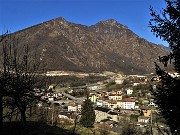 28 Finestra panoramica su Ambria e il Monte Zucco